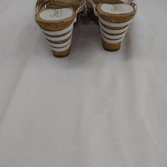 Size 10 Forever Selected By Paula Abdul  3in. Wedge Heel Sandals - Picture 3 of 6